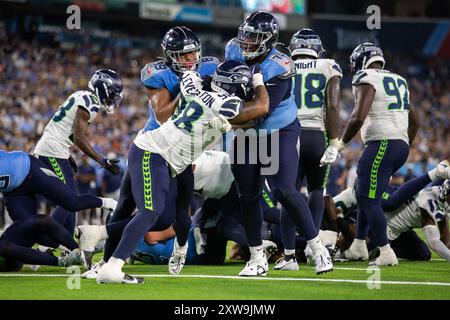 Nashville, Stati Uniti. 17 agosto 2024. I Seattle Seahawks giocano contro i Tennessee Titans in una gara di pre-stagione al Nissan Stadium di Nashville, Tennessee, il 17 agosto 2024. (Foto di Kindell Buchanan/Sipa USA) credito: SIPA USA/Alamy Live News Foto Stock