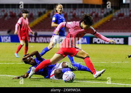 Dayeong Ko della Repubblica di Corea e Vicki Becho della Francia durante la partita di Coppa del mondo femminile FIFA U-20 Costa Rica Francia contro Repubblica di Corea il 17 agosto 2 Foto Stock