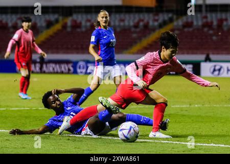 Dayeong Ko della Repubblica di Corea e Vicki Becho della Francia durante la partita di Coppa del mondo femminile FIFA U-20 Costa Rica Francia contro Repubblica di Corea il 17 agosto 2 Foto Stock