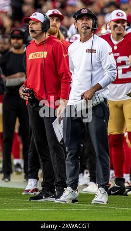 18 agosto 2024 Santa Clara CA U.S.A San Francisco allenatore Kyle Shanahan a bordo campo durante la gara di pre-season NFL tra i New Orleans Saints e i San Francisco 49ers al Levi Stadium di San Francisco California. Thurman James/CSM Foto Stock