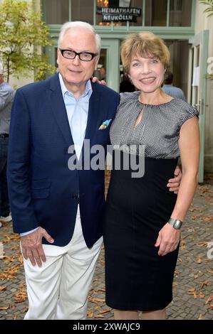 Hans-Jürgen Schatz und Antje Rietz bei der Premiere des Theaterstücks die Tanzstunde im Heimathafen Neukölln. Berlino, 18.08.2024 *** Hans Jürgen Schatz e Antje Rietz alla prima dello spettacolo Die Tanzstunde a Heimathafen Neukölln Berlin, 18 08 2024 foto:XF.xKernx/xFuturexImagex tanzstunde 4808 Foto Stock