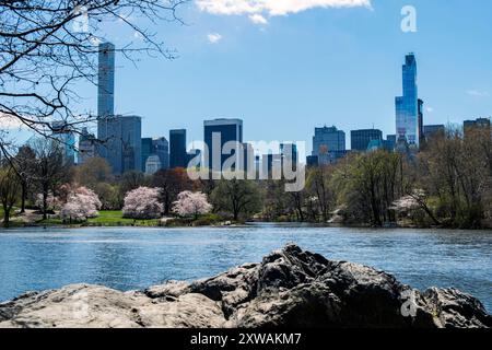 Vista sulla 59th Street e sul Turtle Pond View sulla 59th Street e sul Central Park Turtle Pond, Mid Town Manhattan. New York, New York, Stati Uniti. New York City Central Park, Manhattan New York Stati Uniti d'America Copyright: XGuidoxKoppesxPhotox Foto Stock