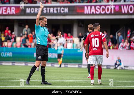 Silkeborg, Danimarca. 18 agosto 2024. Arbitro Mikkel Redder visto durante il 3F Superliga match tra Silkeborg IF e FC Nordsjaelland al Jysk Park di Silkeborg. Credito: Gonzales Photo/Alamy Live News Foto Stock