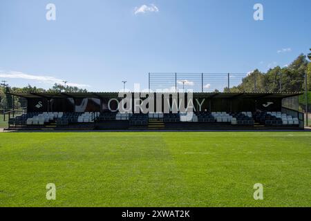 Landore, Swansea, Galles. 16 agosto 2024. Uno stand per gli spettatori con le parole "Our Way" presso lo Swansea City Academy JOMA High Performance Centre di Landore, Swansea, Galles, Regno Unito, il 16 agosto 2024. Crediti: Duncan Thomas/Majestic Media. Foto Stock