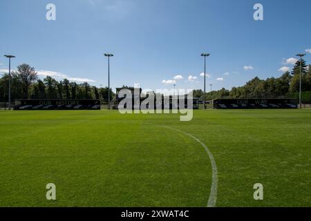 Landore, Swansea, Galles. 16 agosto 2024. I tre tifosi si sono esibiti presso lo Swansea City Academy JOMA High Performance Centre di Landore, Swansea, Galles, Regno Unito, il 16 agosto 2024. Crediti: Duncan Thomas/Majestic Media. Foto Stock