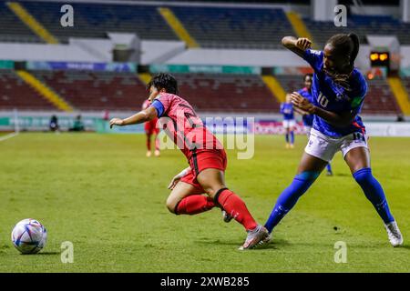 Hayeon Mun della Repubblica di Corea e Magnaba Folquet della Francia durante la partita di Coppa del mondo femminile FIFA U-20 Costa Rica Francia contro Repubblica di Corea il 1° agosto Foto Stock