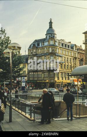 U-Bahn-Haltestelle Rotebühlplatz Stadtmitte, Wilhelmsbau, Stoccarda, Mitte 80er Jahre, Baden-Württemberg, Deutschland *** stazione della metropolitana Rotebühlplatz Stadtmitte, Wilhelmsbau, Stoccarda, metà degli anni '80, Baden Württemberg, Germania Foto Stock