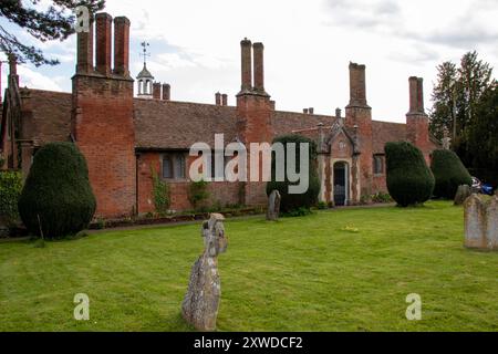 L'Holy Trinity Hospital è stato fondato nel 1573 da Sir William Cordell, Long Melford, Suffolk, Inghilterra, Regno Unito Foto Stock