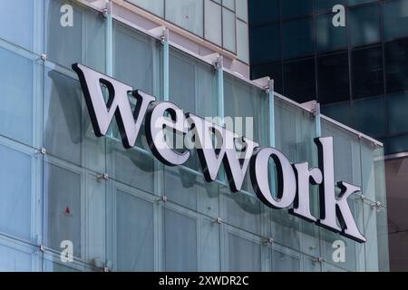 19 agosto 2024. Insegne WeWork all'aperto. Singapore. Foto Stock