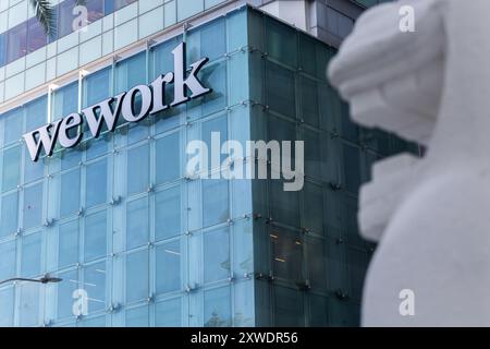 19 agosto 2024. Insegne WeWork all'aperto. Singapore. Foto Stock