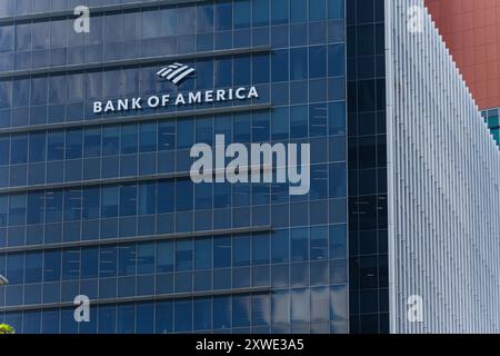 19 agosto 2024. Insegna e logo Bank of America su un edificio moderno esterno. Singapore. Foto Stock