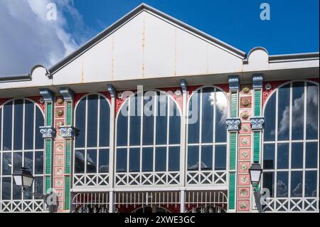 Dettaglio dell'ingresso del mercato coperto di Fréry, lo storico mercato di Belfort a Belfort, Francia Foto Stock