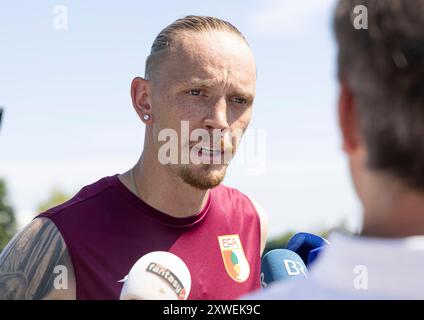 Augusta, Germania. 14 agosto 2024. Marius Wolf (FC Augsburg), Neuzugang, im Interview; FC Augsburg, Training, credito: dpa/Alamy Live News Foto Stock