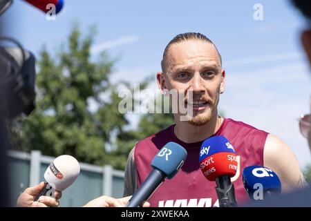 Augusta, Germania. 14 agosto 2024. Marius Wolf (FC Augsburg), Neuzugang, im Interview; FC Augsburg, Training, credito: dpa/Alamy Live News Foto Stock