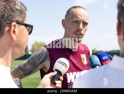 Augusta, Germania. 14 agosto 2024. Marius Wolf (FC Augsburg), Neuzugang, im Interview; FC Augsburg, Training, credito: dpa/Alamy Live News Foto Stock