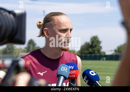 Augusta, Germania. 14 agosto 2024. Marius Wolf (FC Augsburg), Neuzugang, im Interview; FC Augsburg, Training, credito: dpa/Alamy Live News Foto Stock