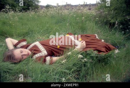 Country Life Fashion 1974 British Women's Fashion Foto Stock