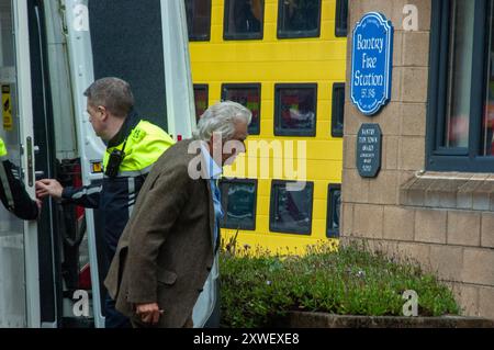 Lunedì 19 agosto 2024, Bantry West Cork Irlanda; due uomini sono apparsi oggi in tribunale a Bantry, in relazione a un grave assalto a Dunmanway durante il fine settimana. 2 uomini, fratelli di 30 anni, pugnalati per una presunta disputa tra membri della stessa famiglia. I due uomini, Jerry Brennan, 70 anni e suo figlio William, 30 anni, sono stati accusati di 2 capi d'accusa di aggressione che ha causato danni e 1 reato di arma da fuoco che è avvenuto nella periferia di Dunmanway intorno alle 19:00 di sabato sera. Entrambi gli uomini furono trasferiti nella prigione di Cork. Credito; ed/Alamy Live News Foto Stock