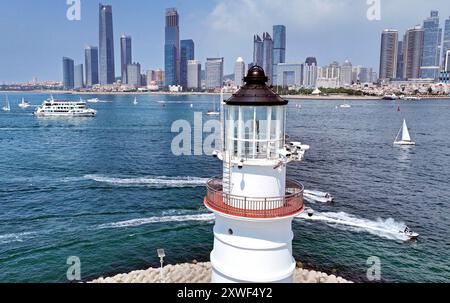 (240819) -- QINGDAO, 19 agosto 2024 (Xinhua) -- una foto aerea di un drone mostra una vista del Qingdao Olympic Sailing Center nella baia di Fushan di Qingdao, nella provincia di Shandong della Cina orientale, 17 agosto 2024. (Xinhua/li Ziheng) Foto Stock