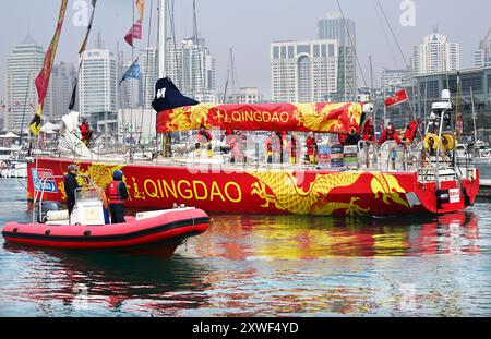 (240819) -- QINGDAO, 19 agosto 2024 (Xinhua) -- Una nave arriva al Qingdao Olympic Sailing Center di Qingdao, nella provincia di Shandong della Cina orientale, 22 marzo 2024. (Xinhua/li Ziheng) Foto Stock