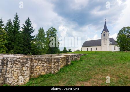 Globasnitz: Monte Hemmaberg, chiesa filiale e di pellegrinaggio di Sant'Hemma e Santa Dorotea, scavi a Klopeiner SEE, Kärnten, Carinzia, Austria Foto Stock