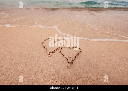 L'iscrizione che ti amo sulla riva del mare con le palme Foto Stock