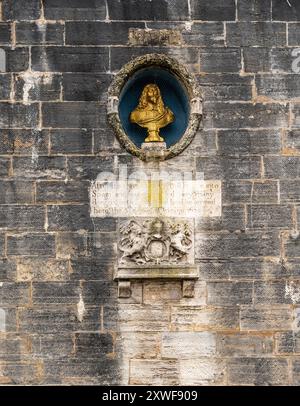 Busto di Carlo 1 sul muro della torre quadrata, Old Portsmouth, Hampshire, Inghilterra. Foto Stock