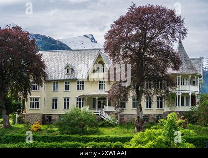 Hotel tradizionale Mundal, villaggio di Fjaerland nel Sognefjord, Norvegia Foto Stock