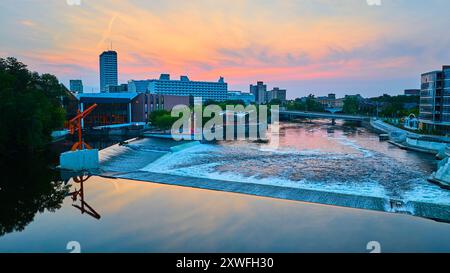 Vista aerea di South Bend River Lights Plaza al tramonto Foto Stock