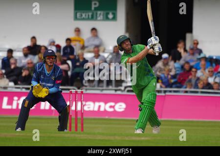 Leeds, Inghilterra, 29 maggio 2022. Colin Ackermann batté per Leicester Foxes contro gli Yorkshire Vikings in un match T20 a Headingley. Il guardiano del wicket è Tom Kohler-Cadmore. Accreditare Colin Edwards Foto Stock