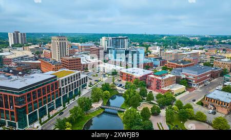 Vista aerea dello skyline di Kalamazoo e del parco di Arcadia Creek Foto Stock
