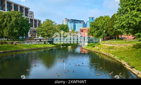 Vista aerea del Kalamazoo Park Bridge e Ducks in Motion Foto Stock