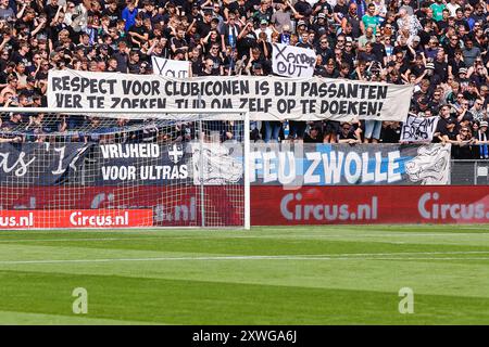 Zwolle, Paesi Bassi. 18 agosto 2024. ZWOLLE, PAESI BASSI - 18 AGOSTO: Striscione indirizzato al Consiglio di amministrazione del pec zwolle durante l'incontro olandese Eredivisie tra PEC Zwolle e Feyenoord al Mac3Park Stadion il 18 agosto 2024 a Zwolle, Paesi Bassi. (Foto di Raymond Smit/Orange Pictures) credito: Orange Pics BV/Alamy Live News Foto Stock