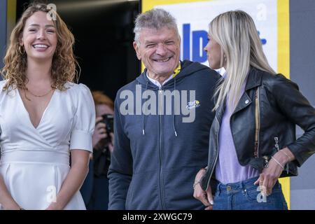 Bernard THEVENET durante il Tour de France Femmes avec Zwift 2024, gara ciclistica della 8a tappa, le Grand-Bornand - Alpe d'Huez (149,9 km) il 18 agosto 2024 ad Alpe d'Huez, Francia Foto Stock