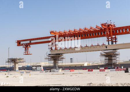 Costruzione di una linea metropolitana sopraelevata in corso Foto Stock