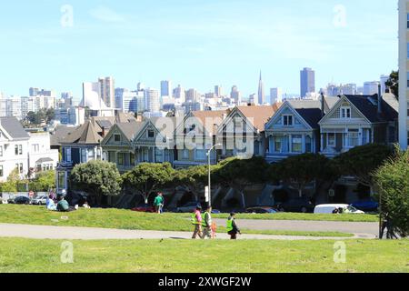 19.08.2024, AMERIKA, Stati Uniti, Unterwegs in Amerika, Symbolbild, Themenbild, Verschiedene Themenbilder, Reise, Reiseimpressionen, Reisefeatures, Vereinigte Staaten von Amerika, Reisefeature, im Bild Painted Ladies, San Francisco, Kalifornien, USA, Amerika, *** 19 08 2024, AMERICA, USA, on the Road in America, immagine simbolo, immagine a tema, varie immagini a tema, viaggi, impressioni di viaggio, caratteristiche di viaggio, Stati Uniti d'America, caratteristiche di viaggio, in the picture Painted Ladies, San Francisco, California, USA, America, Foto Stock