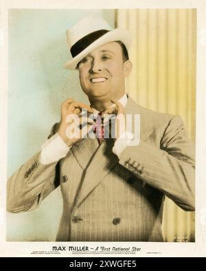 MAX MILLER Ritratto in GET OFF MY FOOT 1935 il regista WILLIAM BEAUDINE interpreta Edward A. Paulton gli scrittori Robert Edmunds e Frank Launder il produttore esecutivo Irving Asher Warner Brothers - First National Productions Foto Stock