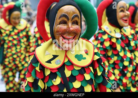 Sciocchi in abito elegante alla sfilata del carnevale svevo-alemenico, Germania, Baden-Wuerttemberg, Svevia Foto Stock