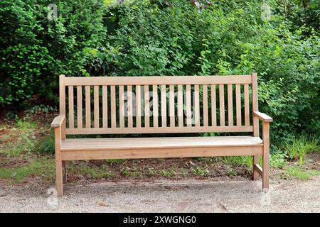 Panchina di legno nel parco, Germania Foto Stock