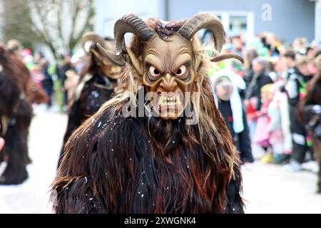 Figure spaventose alla sfilata di carnevale svevo-alemenico, Germania, Baden-Wuerttemberg, Svevia Foto Stock