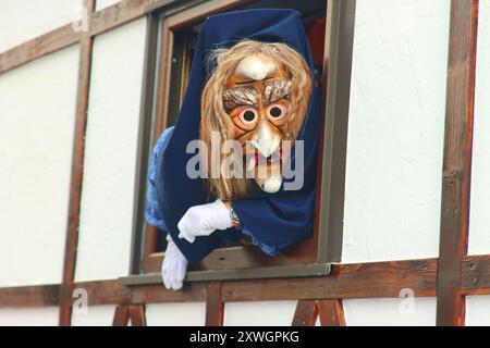 Maschera spaventosa alla sfilata di carnevale svevo-alemenico, Germania, Baden-Wuerttemberg, Svevia Foto Stock