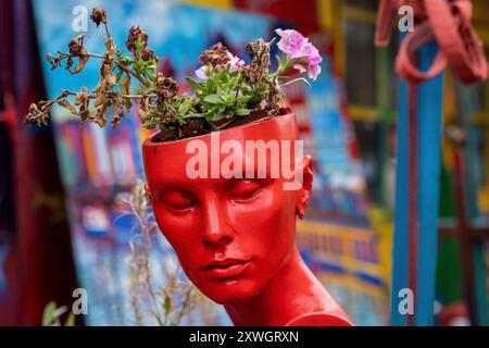 Arte colorata nel quartiere Freetown Christiania di Copenaghen Foto Stock