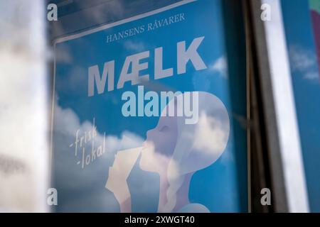 Un poster vintage "Maelk" (latte) in un camion del gelato in Danimarca Foto Stock