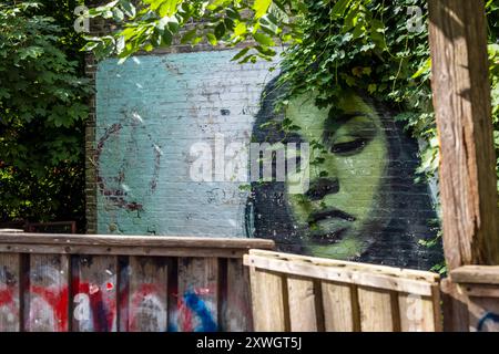 Colorata Street art nel quartiere Freetown Christiania di Copenaghen Foto Stock