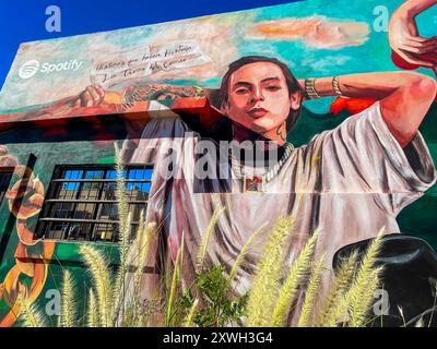 Murale con la imagen de Nathanael Cano creador de los corridos tumbados en una pared del parque la Ruina que se realizó con apoyo de la app de Música Global llamada spotify . Hermosillo Sonora a 26 settembre 2023 ( foto por Norte Photo/Luis Gutiérrez) Foto Stock