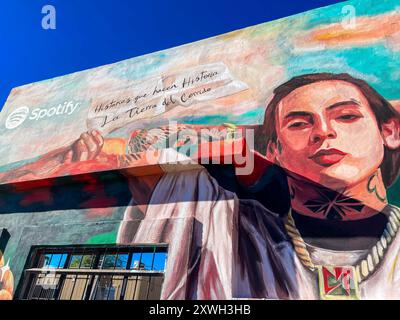 Murale con la imagen de Nathanael Cano creador de los corridos tumbados en una pared del parque la Ruina que se realizó con apoyo de la app de Música Global llamada spotify . Hermosillo Sonora a 26 settembre 2023 ( foto por Norte Photo/Luis Gutiérrez) Foto Stock