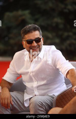 Sarajevo, BiH, 170824. Il regista Danis Tanovic al Coffee durante il 30° Sarajevo Film Festival. Foto: Antonio Balic / CROPIX Copyright: XxAntonioxBalicx/xCROPIXx kafa sff9-170824 Foto Stock