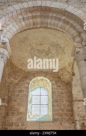 All'interno della chiesa abbaziale di Bernay nel dipartimento Eure della Normandia, Francia; dettaglio della volta Foto Stock