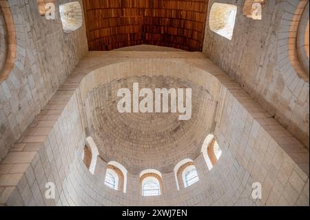 All'interno della chiesa abbaziale di Bernay nel dipartimento Eure della Normandia, Francia; dettaglio della volta Foto Stock