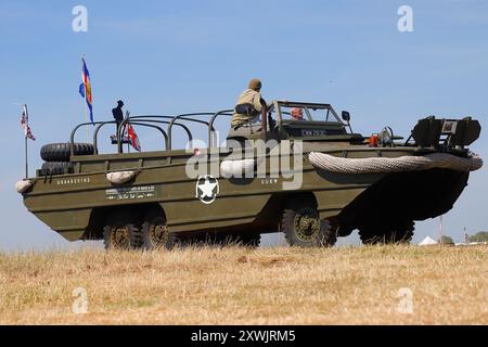 Veicolo anfibio DUKW in mostra presso l'esperienza di guerra dello Yorkshire a Hunsworth, West Yorkshire, Regno Unito Foto Stock